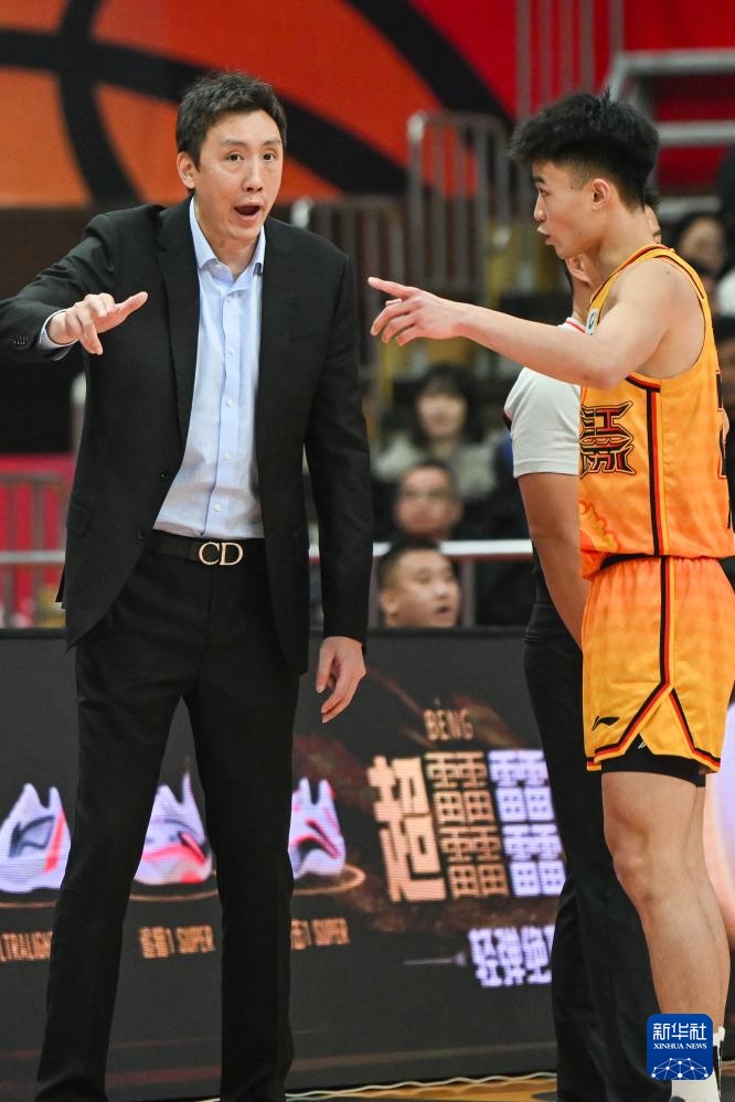 江苏男篮获胜，实力渐显突出