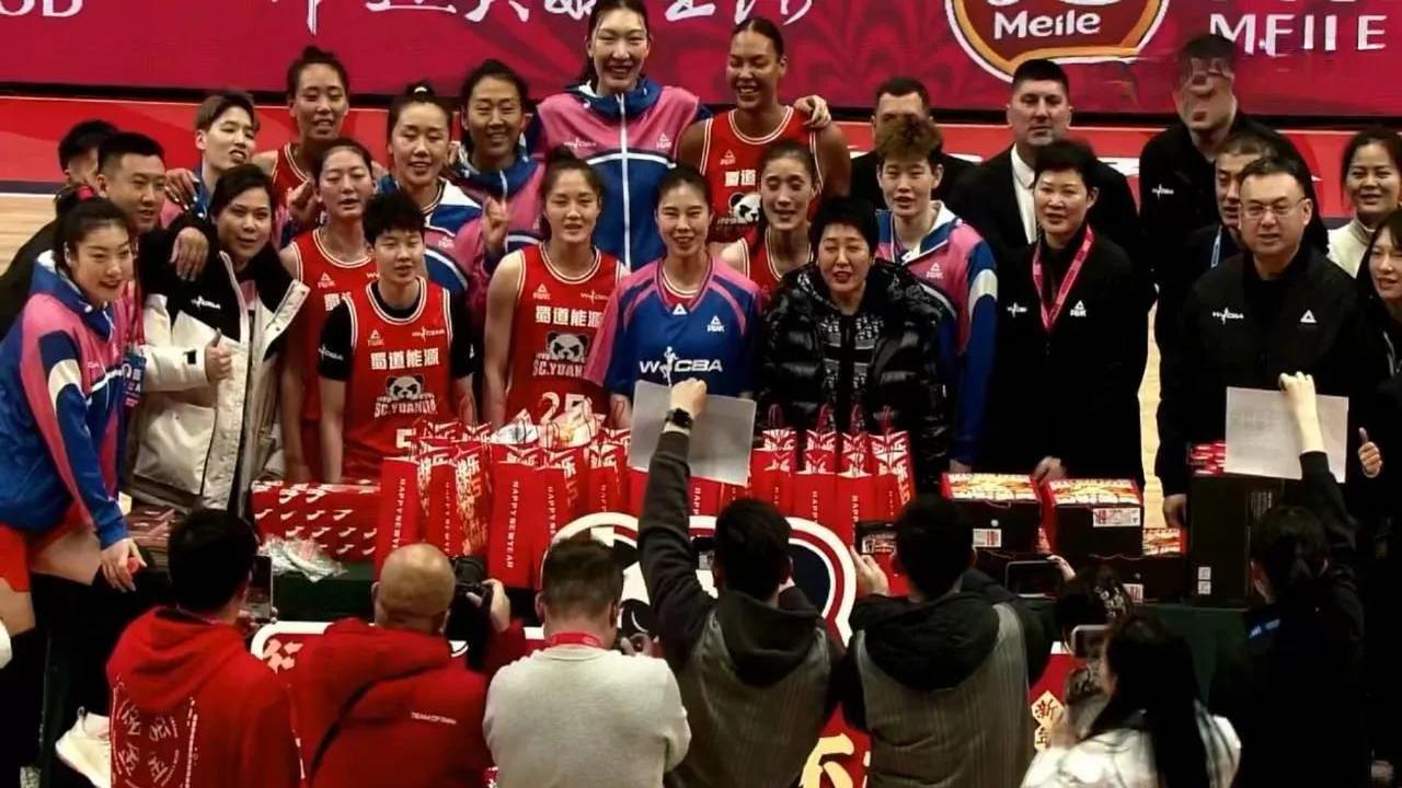 关于精彩比赛中球队全员奋力战斗，取得胜利！的信息